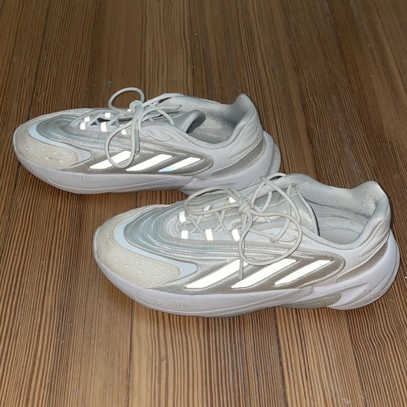 Adidas Ozelia Sneaker - Picture 6 of 11